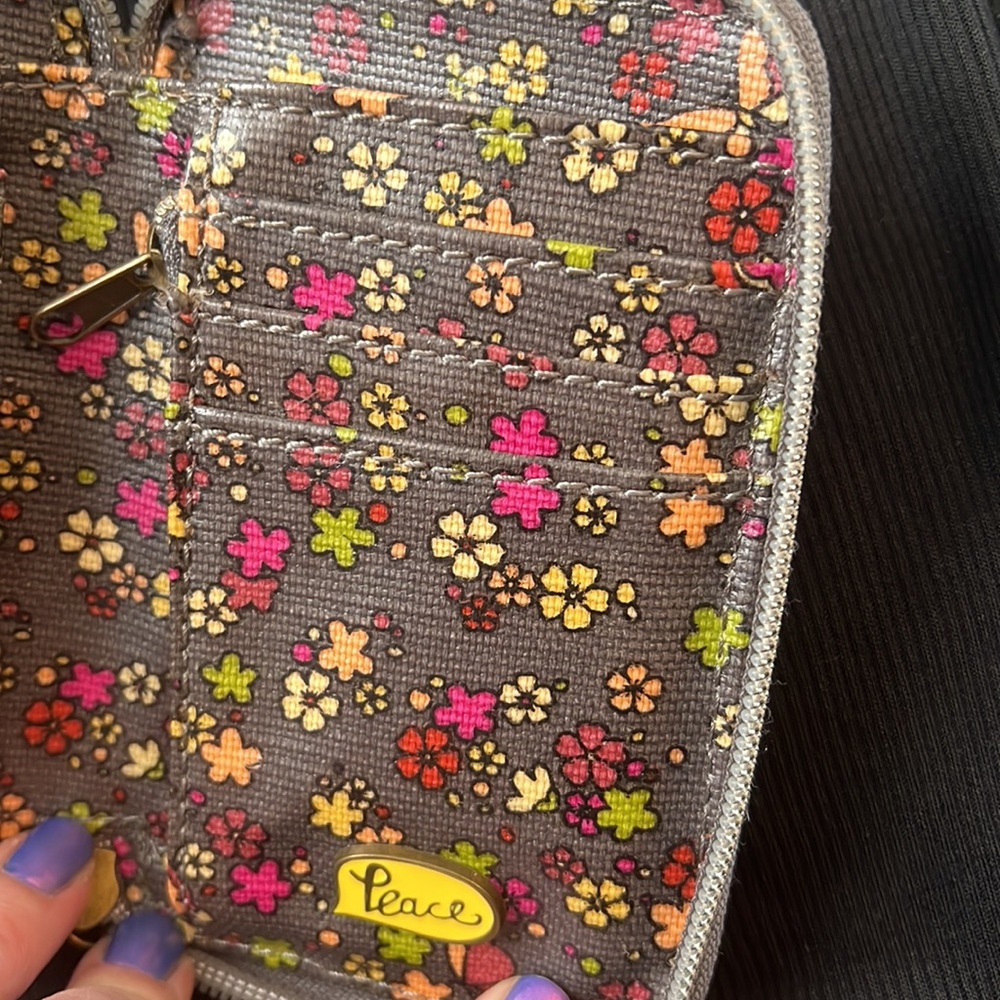 Fun smaller wallet - Picture 6 of 7